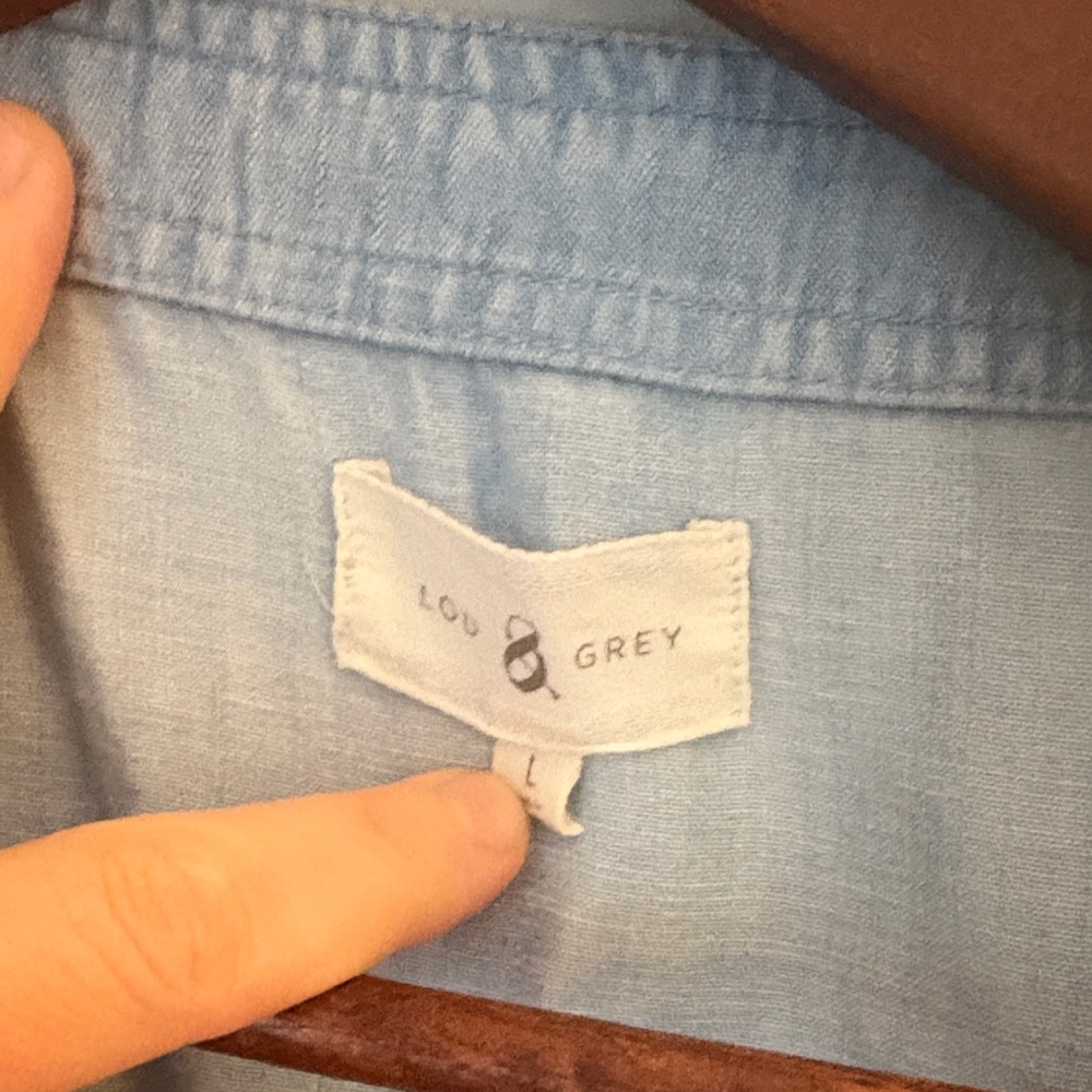 Lou & Grey Chambray Women's Top - Picture 2 of 5